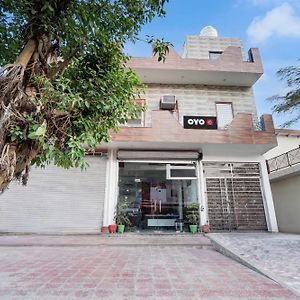 Super Hotel O Govind Nagar Near Krishan Janm Bhoomi